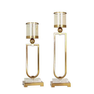 Elegante candelabros votivos de cristal dorado Diseño de pantalla de vidrio estriado para decoración navideña - Product Image 1