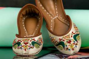 Tongs multicolores Chaussures Punjabi Khussa Jutti Wedding Wear Gota Brodé Stone Work Jutti Wear Comfortable Autumn Luxury - Product Image 4