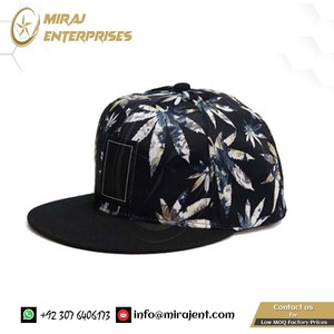 Gorra plana de moda para exteriores 4 estaciones Unisex imitación cuero algodón apariencia tela etiqueta hoja de arce estampado Hip Hop sombrero - Product Image 3