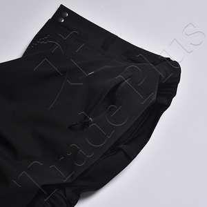 Pantalones de Esquí Negros de Pierna Ancha de Primera Calidad con Exterior Impermeable, Forro Cálido, Bolsillos con Cremallera y Puños Ajustables en el Bajo - Product Image 3