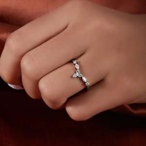 มาร์คีสตัดเพชรวงแต่งงานประดับรูปตัววีแหวนทองขาวแบบคู่กับเพชรที่สง่างามสำหรับชุดเจ้าสาว - Product Image 1