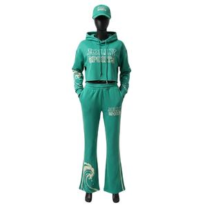 Ensemble de survêtement pour femme en molleton de coton mélangé de haute qualité 300 GSM, vert, avec sweat à capuche court et pantalon évasé, logo imprimé sur les panneaux, grandes tailles - Product Image 1
