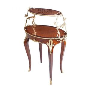 Mesa de Servir Clásica de Madera Maciza con Detalles de Latón y Diseño de Dos Niveles para Interiores de Lujo - Product Image 3