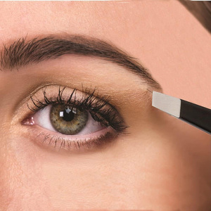 Pince à sourcils à pointe oblique avec logo personnalisé et bord tranchant pour une épilation propre - Product Image 5