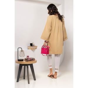 Chemise décontractée beige pour femme, tissu dobby teint et ornée - Product Image 4