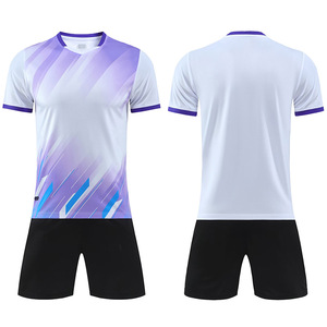 Uniforme de football en polyester de haute qualité et bon marché, nouvelle saison, design personnalisé, logo, respirant, léger, séchage rapide, nom d'équipe personnalisé - Product Image 3