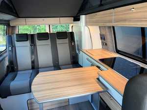 Autocaravana Económica 2023, Modelo Sedán T6 de Lujo, Usada, para 4-6 Personas, Emisión Euro IV, Blanca, Motor 4.5L, Automática, Cuero - Product Image 5