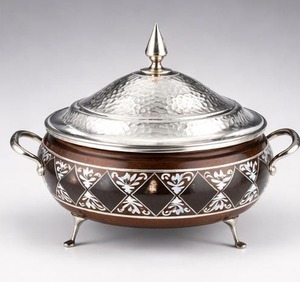 Casserole de service isolante en acier inoxydable martelé de luxe, de haute qualité, écologique, avec finition bois et couvercle - Product Image 2