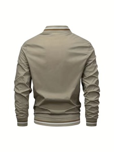 Chaqueta Varsity de Satén Color Caqui de Calidad de Fábrica, con Logotipo Personalizado Bordado, Acolchada, Estilo Casual de Béisbol, Cierre de Cremallera, Cuello Alto - Product Image 2