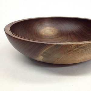 Cuenco redondo de madera de diseño clásico hecho a mano con acabado natural para ensalada y frutero para vajilla personalizable - Product Image 4