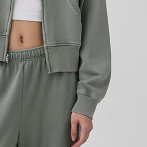 Sweat à capuche en polaire uni pour femmes pour la saison froide Confort Design à prix d'usine avec logo personnalisable et ourlet côtelé / Tissu doux - Product Image 4