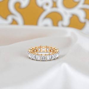 Anillo de banda de eternidad de diamante de corte princesa de moissanita de 4,00 quilates de quilates hecho en plata para ella - Product Image 3