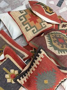 Cojines florales bohemios tejidos a mano indios yute puro con patrón floral de algodón de seda funda de cojín para uso doméstico o hotelero - Product Image 6