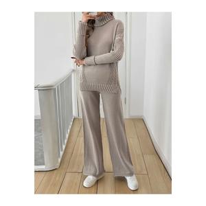 Ensemble en tricot torsadé gris anthracite pour femme avec col côtelé et fentes latérales - Product Image 4