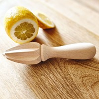 Alésoir en bois de presse-agrumes de citron de presse à main de bon prix pour l'outil de pressage de jus de bois de chaux orange
