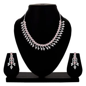 Delicado collar AD Chapado en plata, regalo de joyería de latón plateado para mujeres para fiestas - Product Image 1