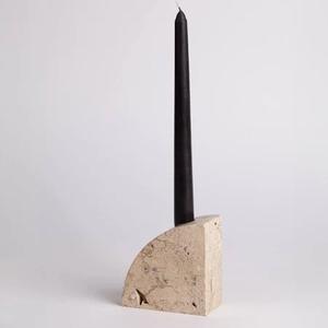 Porte-bougie en pierre de travertin moderne à nervures, design minimaliste artisanal, élégance intemporelle et présentation stable pour tout décor - Product Image 4