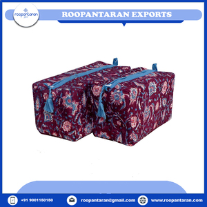 Vente flash : Trousse de toilette matelassée en coton imprimé à la main en Inde, avec rembourrage en coton, lot de 2 en vente - Product Image 3