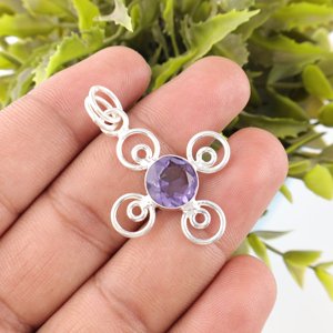 Pendentif Croix Spirale Artisanale avec Pierre Iolite Ronde Taillée en Argent 925 – Bijou Fin pour Mariage et Anniversaire - Product Image 3