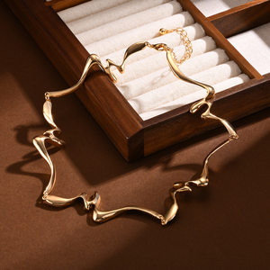 กำไลข้อมือผู้หญิงแบบเปิดบิดเกลียวทรงเรขาคณิตบางโซ่ทอง18K แฟชั่น