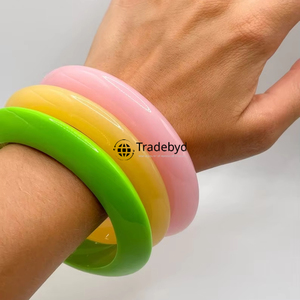 Tradebyd Boho Chic Fashion Resin Bangle Earthy Tone Accesorio para Chic Jewelry Styling - Product Image 2