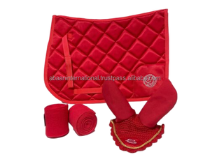 Ensemble de tapis de selle matelassé pour le saut d'obstacles avec écharpe anti-mouches, bandages et licou |   Ensemble assorti de tapis de selle pour le saut d'obstacles avec bonnet d'oreille et bandage - Product Image 5