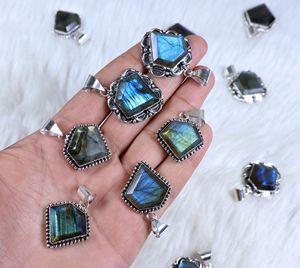 Diamant Forme Bleu Labradorite Gemme Pendentif Argent Facettes Designer Collection Lunette Réglage Incrustation En Vrac En Gros Bijoux - Product Image 1