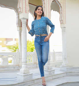 Elegante Camisa de Rayón Azul Índigo con Estampado Geométrico, Cuello Camisero y Mangas Tres Cuartos para Mujer, Estilo Casual - Product Image 1