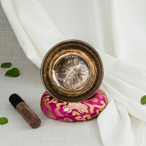 Bol chantant en bronze fait main de haute qualité pour la thérapie mentale, mantra du bouddhisme tibétain original, fabricant de bols chantants - Product Image 2