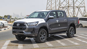 Toyota Hilux DC 2.4D MT 4X4 Usada con TODAS LAS OPCIONES, Ventanas Eléctricas, Año 2022, Color Gris, Bien Mantenida, Lista para Enviar a Todo el Mundo - Product Image 3