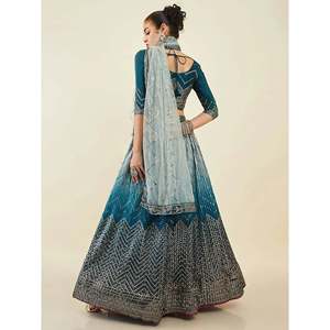 Impresionante Traje de Novia Lehenga Choli de Seda Azul con Dupatta Adornado con Lentejuelas - Product Image 6