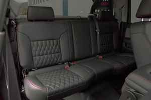 Pick-up électrique double cabine 2024, 5.3L V8, 360 ch, transmission automatique, 109 000 km, 4 à 6 places, autonomie de 601 à 700 km - Product Image 3