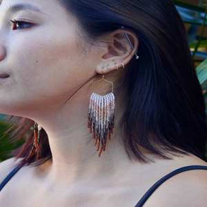 Hermosos pendientes largos con cuentas de semillas chapadas en oro de latón hexagonal para mujeres y niñas en fiesta de boda, Hldi , Mehendi Wear - Product Image 4