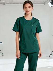 Ensemble de blouses pour femmes ActiveFlow, tissu léger et performant, coupe moderne et mouvement flexible pour les professionnels de l'hôpital - Product Image 2