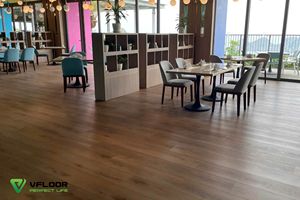 Suelo Vinílico SPC Moderno Antideslizante y Ecológico, con Aspecto de Madera, Sistema de Click, Resistente al Agua, Tablas Medianas para Interiores - Product Image 5