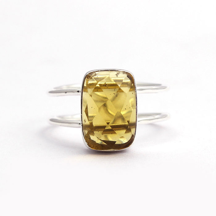 สีเหลือง