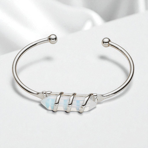 สร้อยข้อมือแฟชั่นทำด้วยมือของผู้หญิงอัญมณีโอปอลทรงหกเหลี่ยมทรงแหลมกำไลข้อมือกึ่งมีค่าเครื่องประดับขายส่งจำนวนมาก - Product Image 1