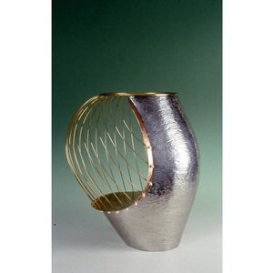 Design idéal pour la décoration intérieure Vase et vase à fleurs en or Fait à la main Personnalisé Meilleur décor d'intérieur et design fait à la main - Product Image 1