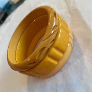 Elegante conjunto de brazaletes de resina metálica para mujer, colección de joyas recién llegadas - Product Image 1