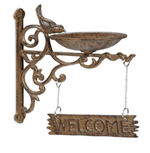 Baño de pájaros colgantes de corazón negro rústico, con dos pájaros pequeños en el borde, y cuenco circular poco profundo disponible a precios de mayorista - Product Image 6