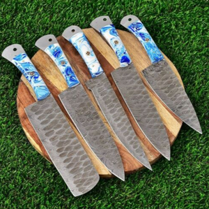 Ensemble de 5 couteaux de cuisine en acier damas faits à la main Lames en acier au carbone Fourreau en cuir pur comprenant un couteau à steak couperet du chef - Product Image 1