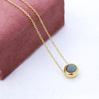 Nouvel Arrivage Collier à Breloque pour Femme en Argent Sterling 925 Plaqué Or avec Pendentif Pierre Naturelle Labradorite Sertie Clos Géométrique – Cadeau