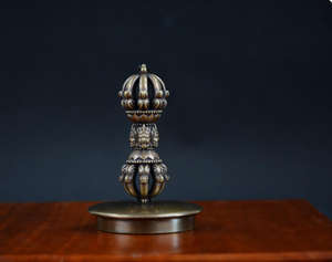 Pilons magiques tibétains tantriques artisanaux en laiton antique sur mesure – Pilon Vajra en laiton - Product Image 2