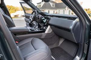 P530 SE 2023, Motor V8 Twin-Turbo de 523 hp, Tracción en las Cuatro Ruedas, Paquete de Mejora Interior Premium, Sin Modificar - Product Image 3