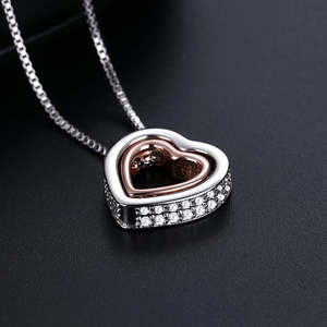 Collana Bicolore in Oro Bianco e Rosa 18K, Trendy con Cuore di Cristallo Inciso 'Ti Amo', Regalo Speciale con Catene in Oro, Diamanti e Perle - Product Image 2