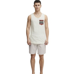 Camiseta sin mangas informal de algodón 100% de 220 g/m² para hombre con bolsillo frontal, jersey de gimnasio, venta al por mayor, ropa deportiva de calle, atlética, para correr, corte largo - Product Image 6