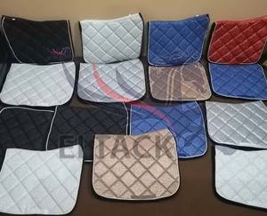 Selle de cheval en satin de qualité supérieure, douce, brillante, matelassée, couleurs personnalisées disponibles - Product Image 2