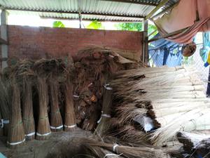 Coco Broom Stick Vietnam <b>Best</b> Price Coco Broom Sticks From 100% <b>Natural</b> Coco - Product Image 4