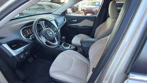 Voiture d'occasion abordable Jeep Cherokee Latitude 2015 conduite à gauche - Product Image 3