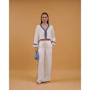 Camisas de Mezclilla a Rayas al por Mayor para Mujer, Blusas Elegantes para Uso Casual o Profesional - Product Image 4